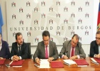El rector de la UBU firma el convenio con los directores de emisoras de Burgos